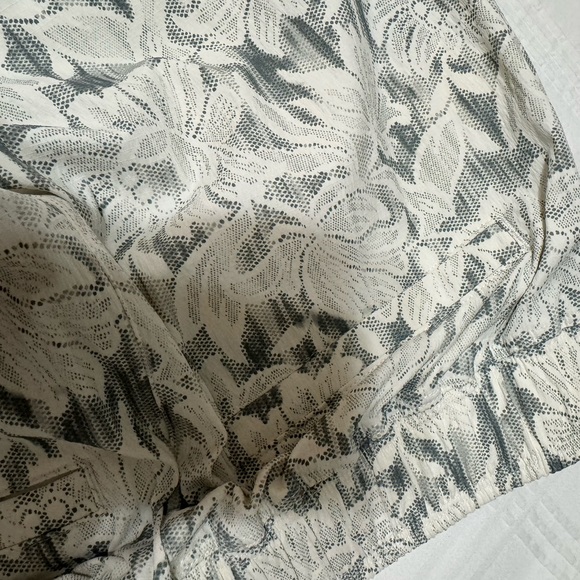 Athleta cargo pants/shorts/capris. Like new size 2 - Picture 10 of 10